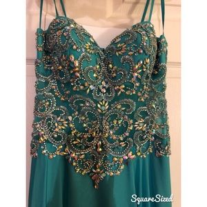 NEGOTIABLE Prom Dress